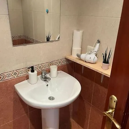 Acogedor Y Soleado Recien Amueblado En Apartamento *
